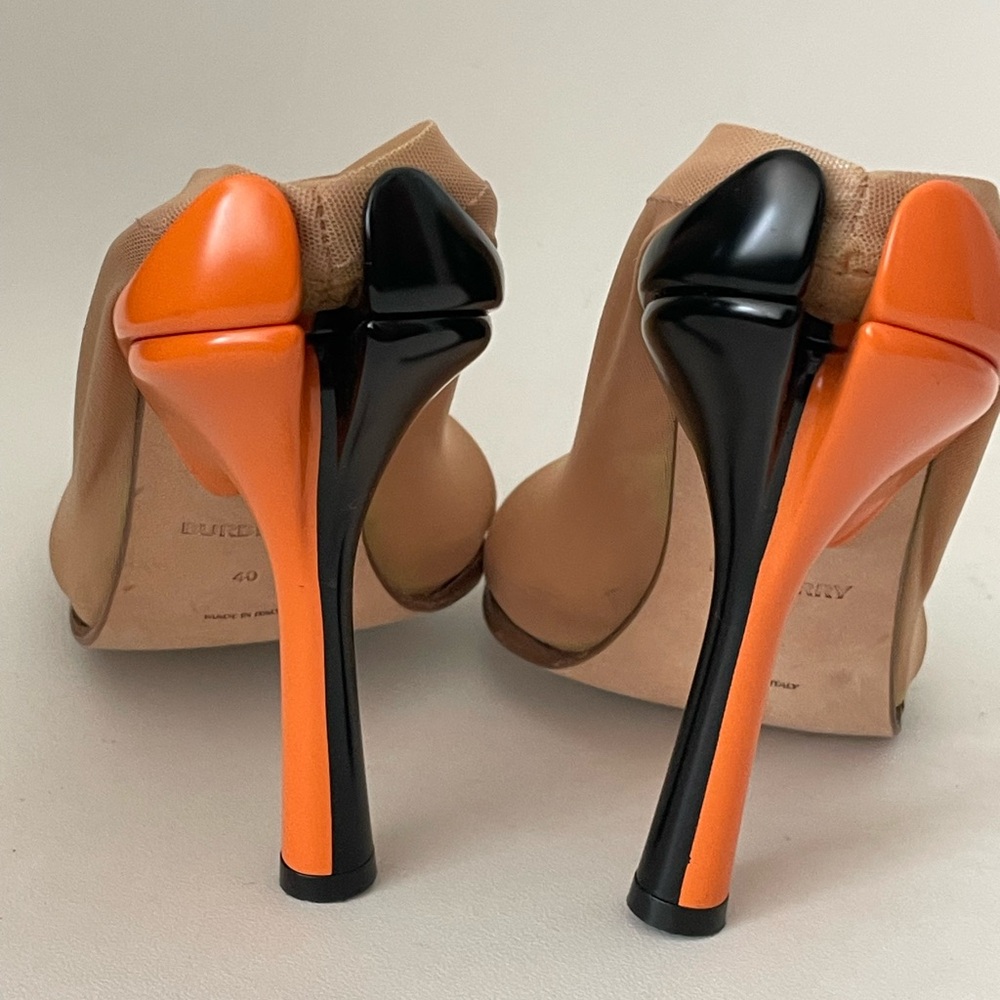 Burberry nude mesh heels 40
